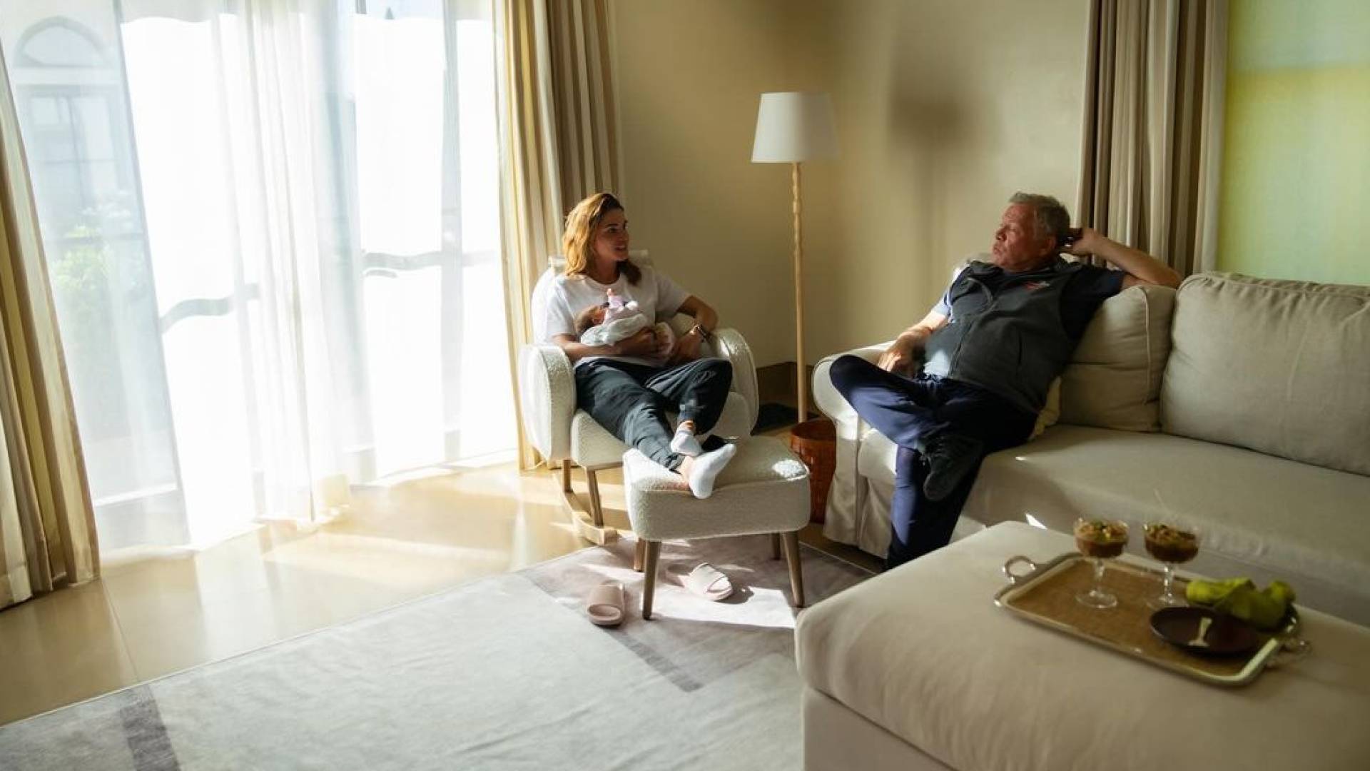 جلالة الملك عبدالله الثانيوجلالة الملك رانيا برفقة الاميرة إيمان بنت الحسين