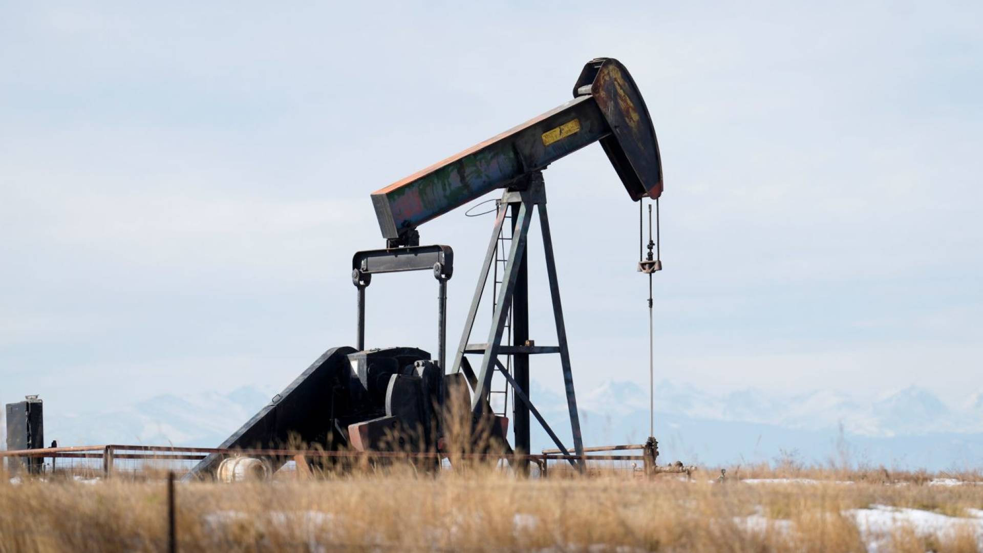 استخراج النفط - أرشيفية