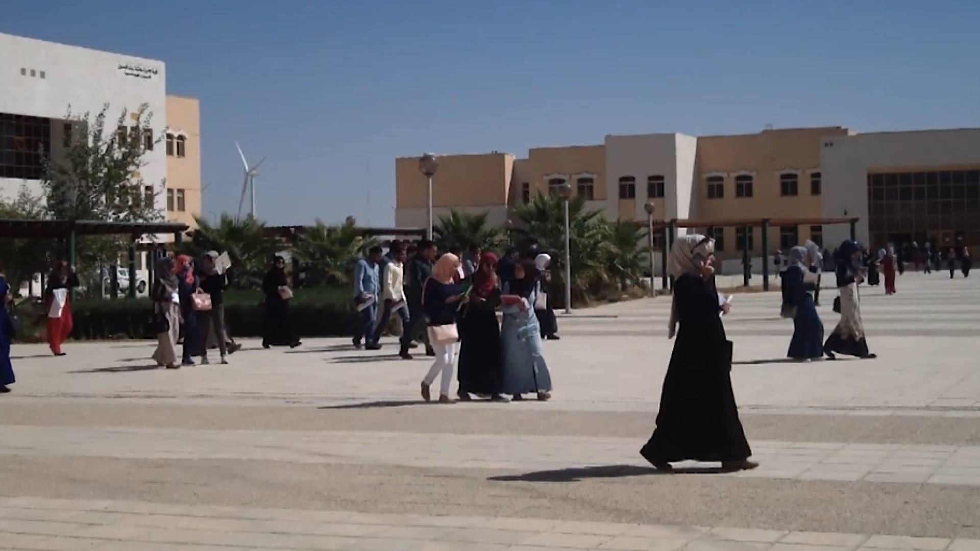 طلبة في إحدة الجامعات