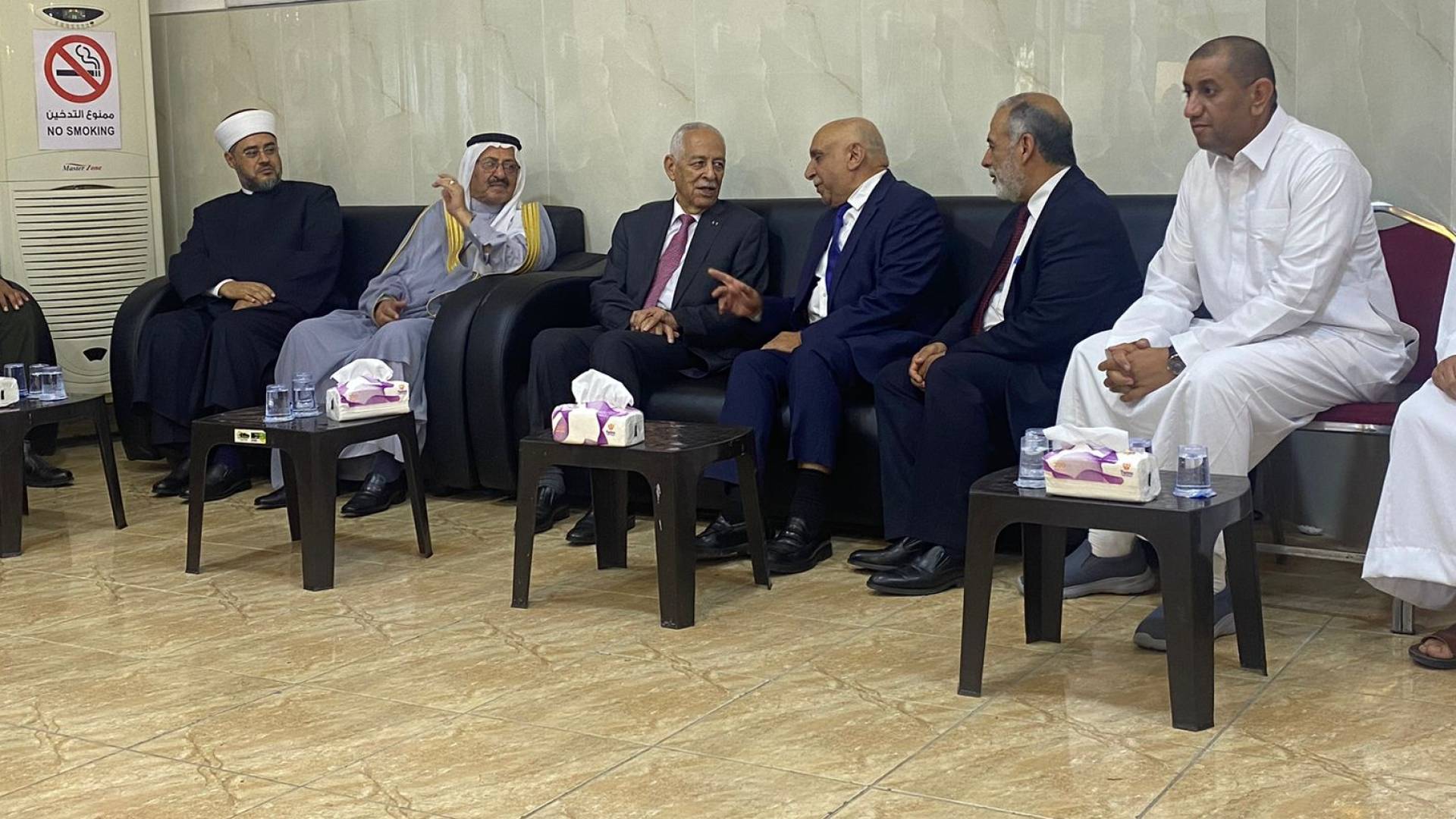 مندوبا عن الملك وولي العهد.... العيسوي يعزي الكلالدة وآل خير والربيحات وآل حسن