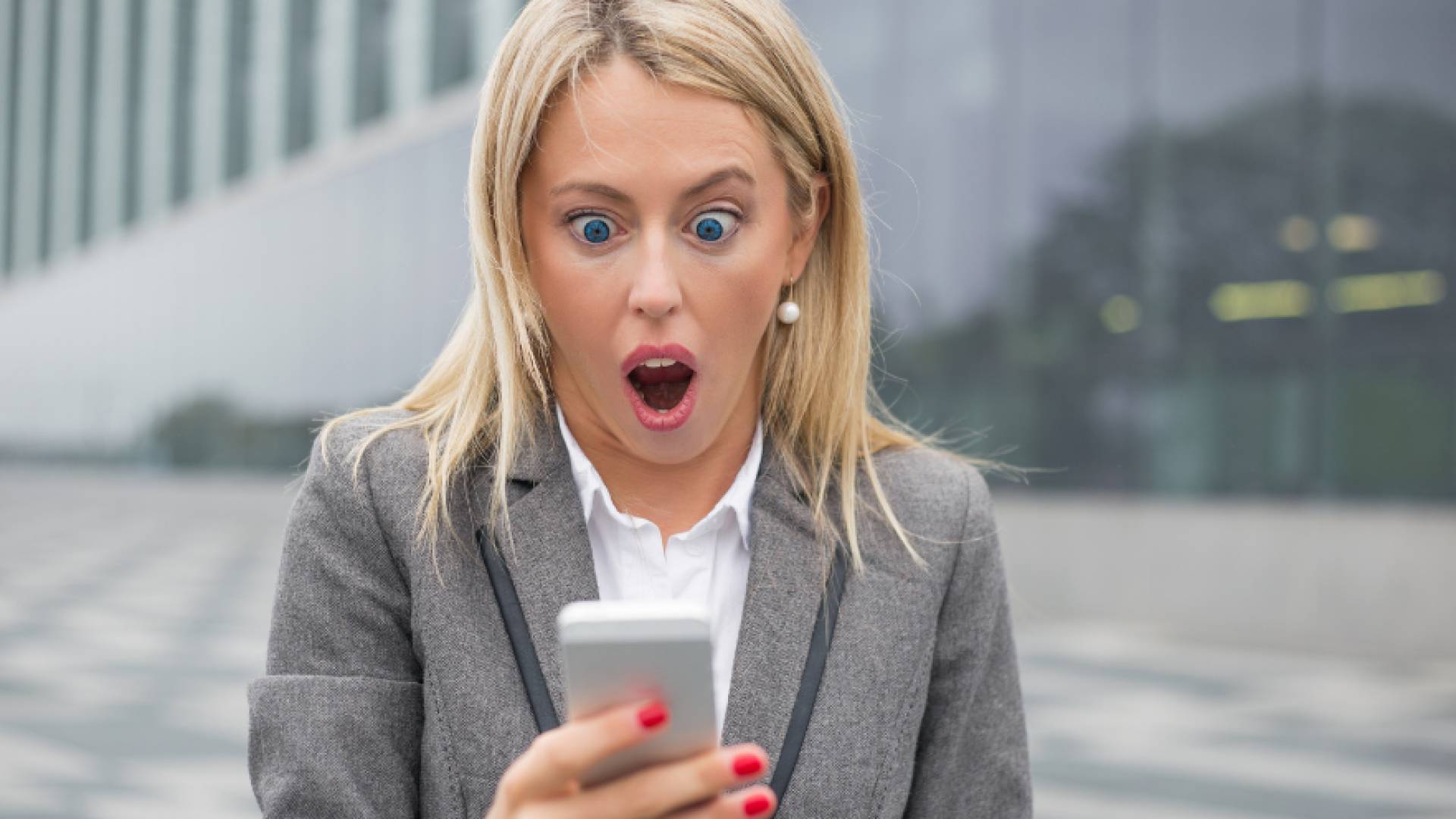 سياسيات بصور عارية وفاضحة.. روبوت إيلون ماسك يفجر أزمة