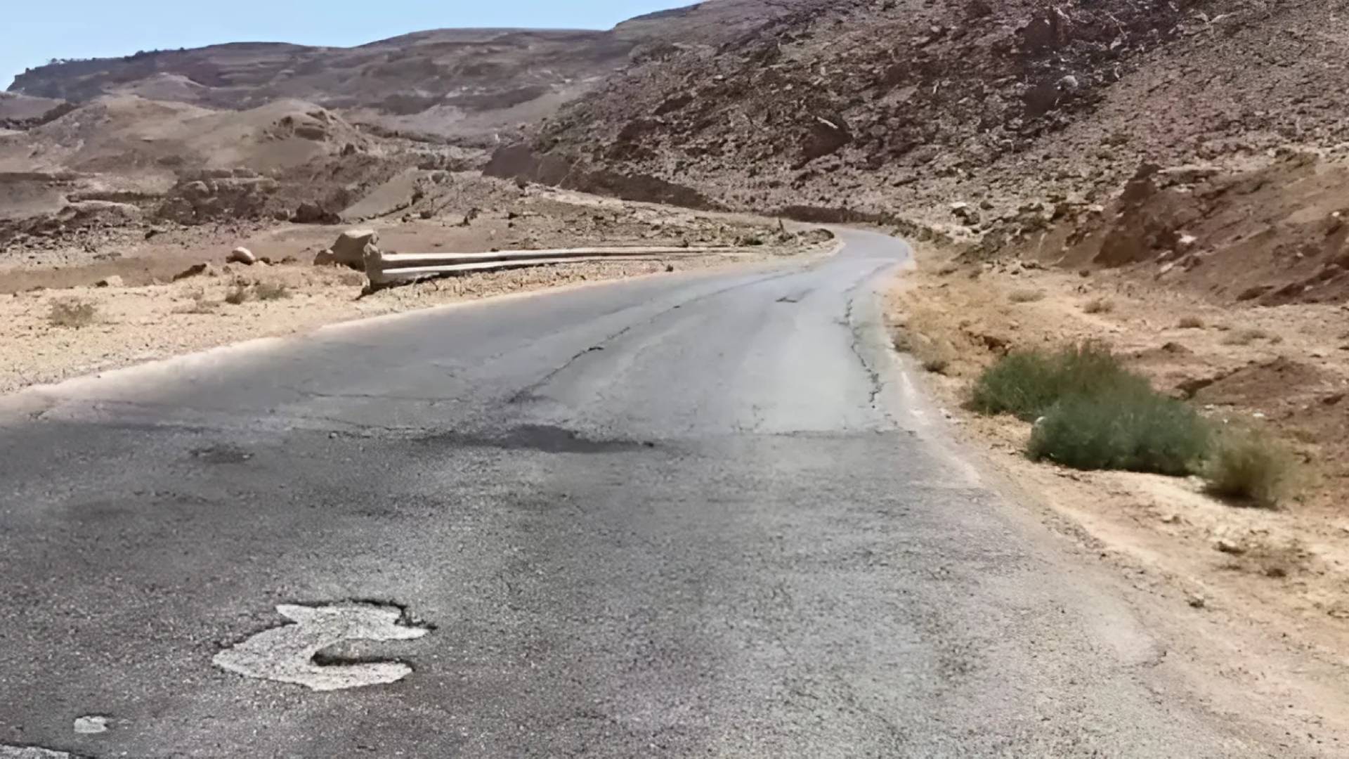 الطريق الواصل بين محافظتي الطفيلة والكرك