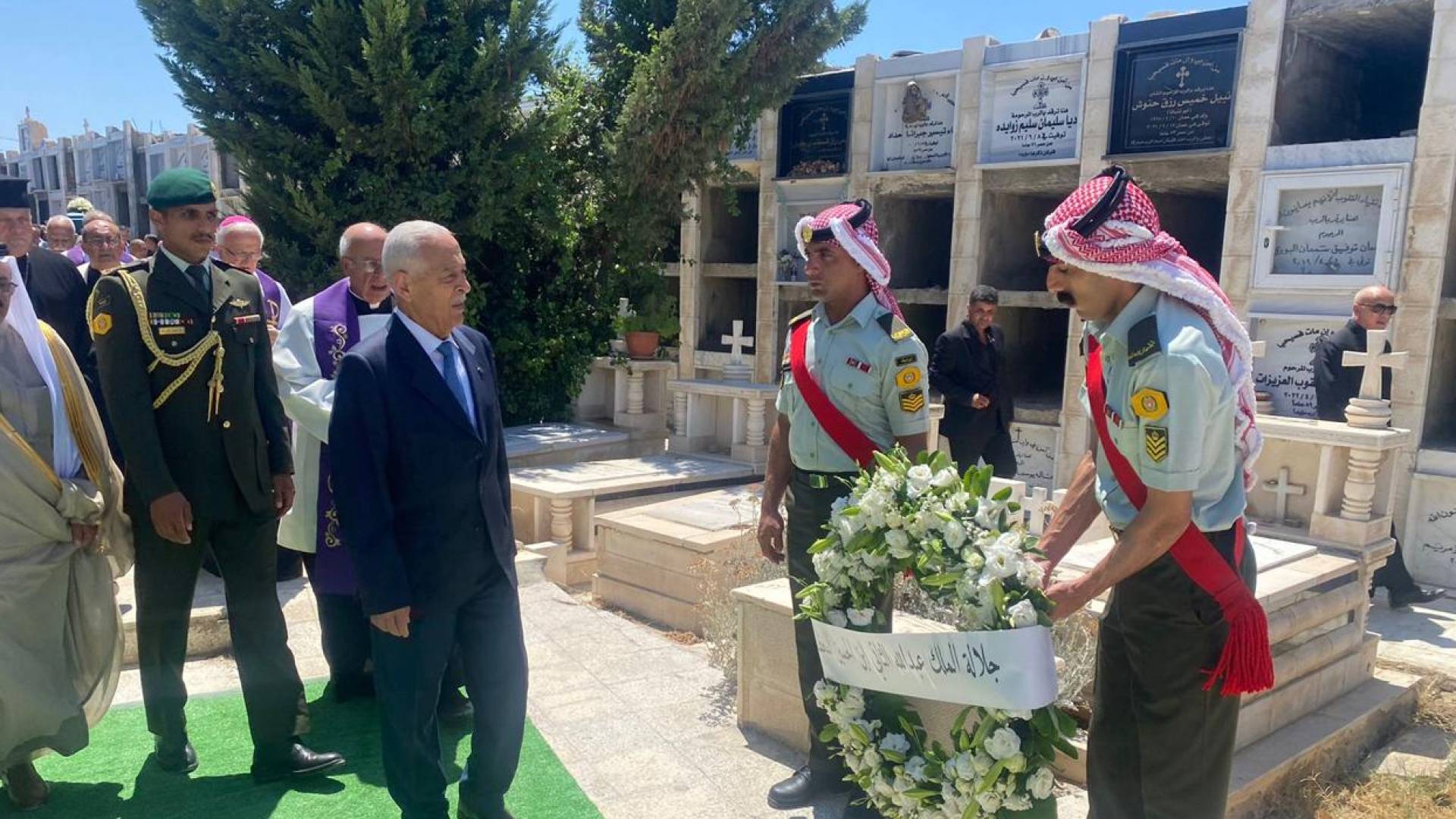 العيسوي يشارك بتشييع جثمان صالح رجائي المعشر