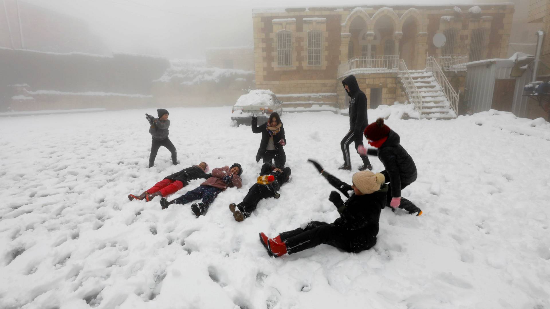 هل تحدث المفاجأة وتهطل الثلوج في شهر رمضان بالأردن؟