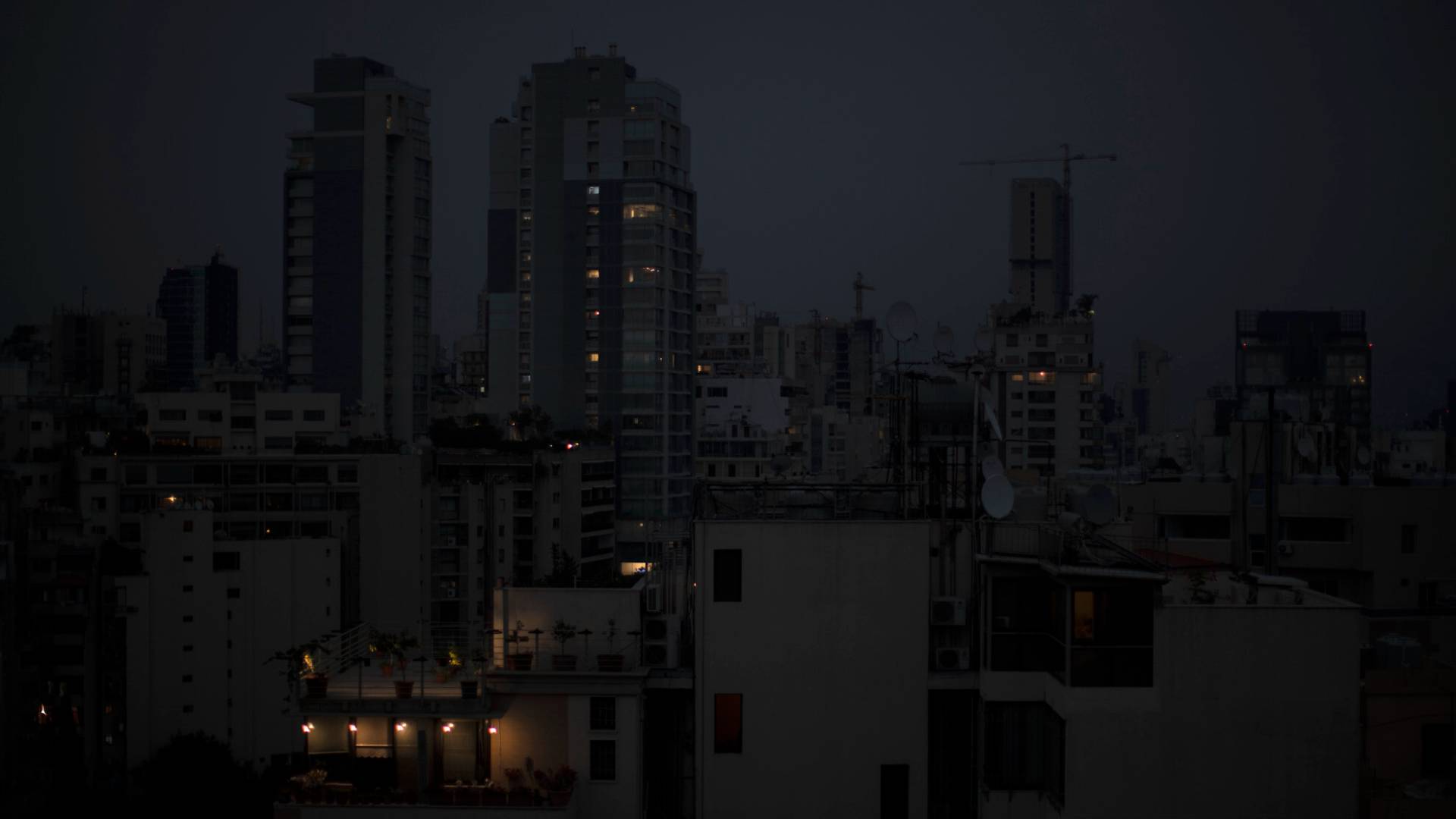 العاصمة اللبنانية بيروت من دون كهرباء - أرشيفية