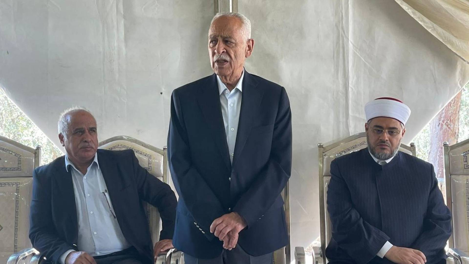 العيسوس يقدم واجب العزاء