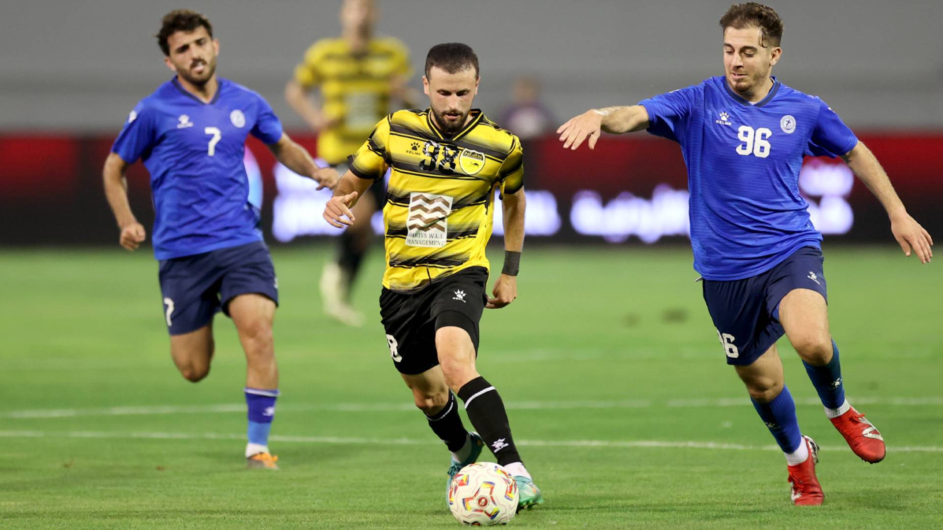 من مباراة الرمثا والحسين