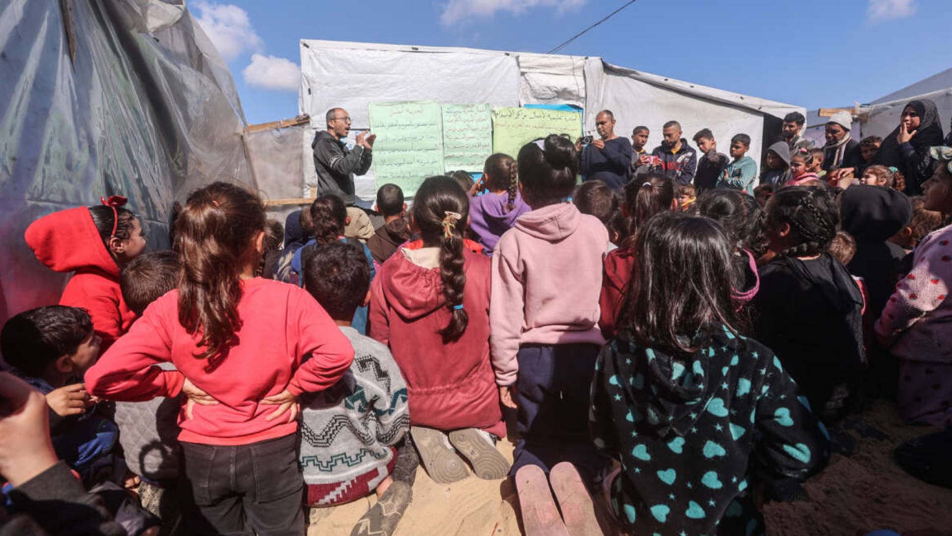 التعليم في الخيام في قطاع غزة