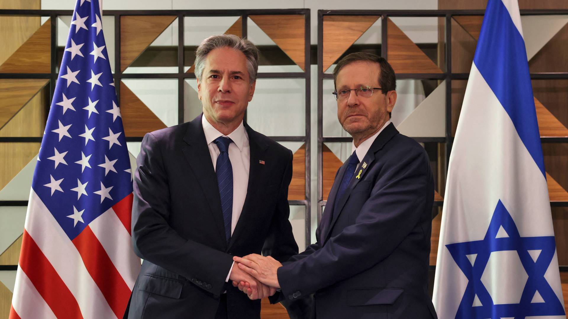 وزير الخارجية الأمريكي بلينكن لدى لقاء رئيس كيان الاحتلال هرتسوغ