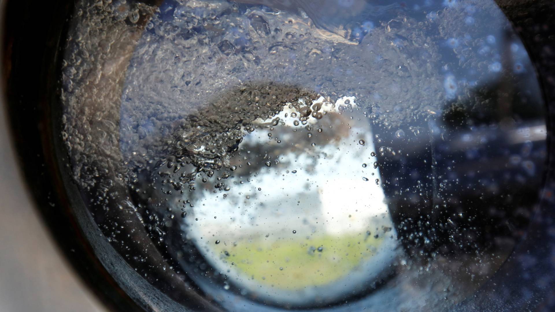 صورة تعبر عن المياه