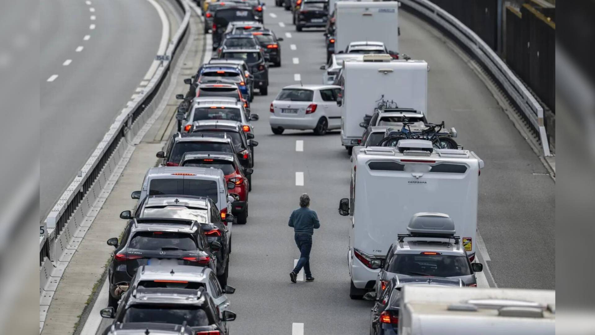 صورة تعبر عن تباطؤ مروري