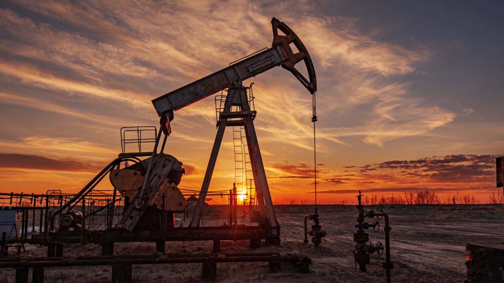 استخراج النفط - أرشيفية