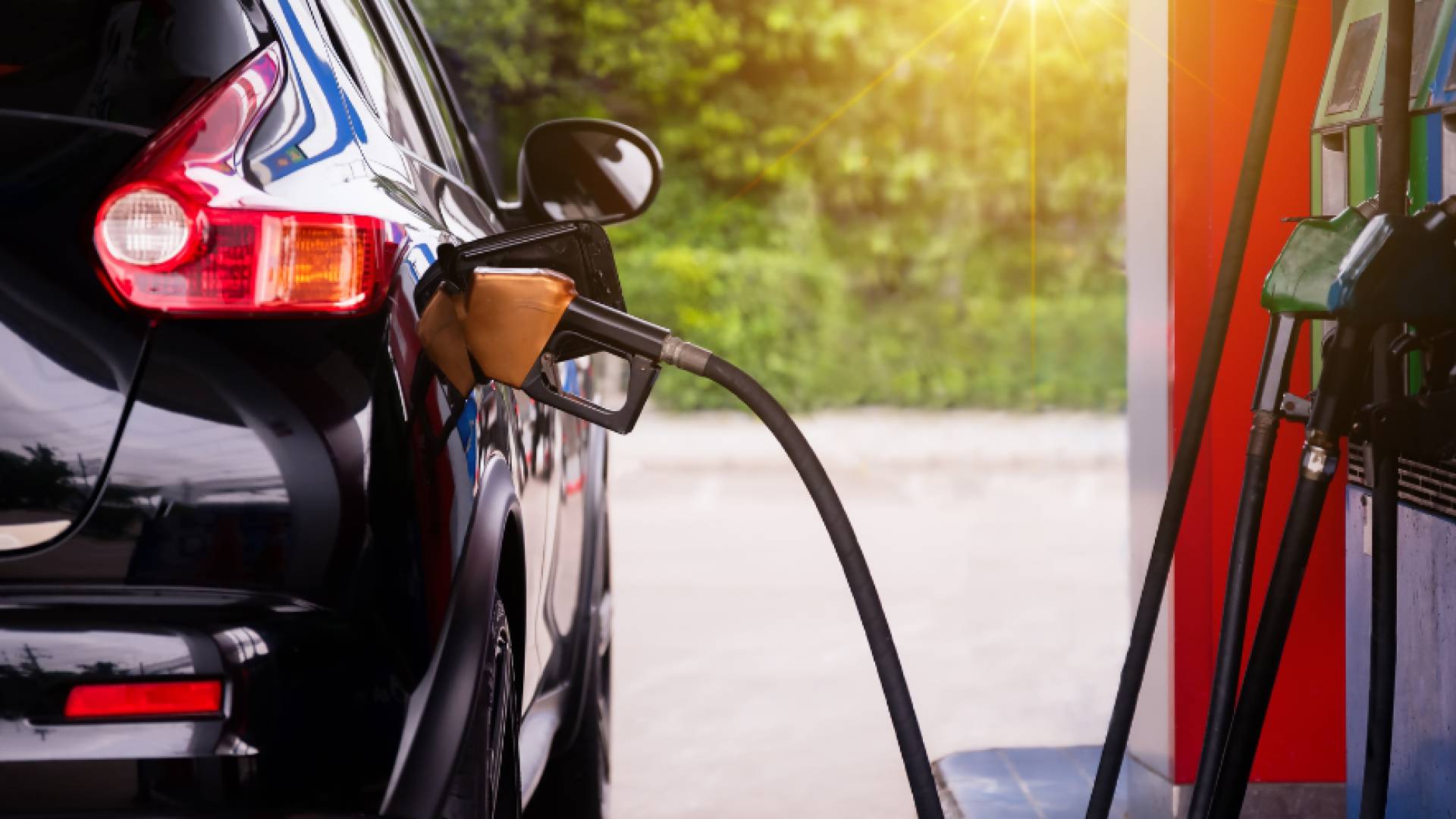 هل تخفض الحكومة أسعار المحروقات في الأردن؟