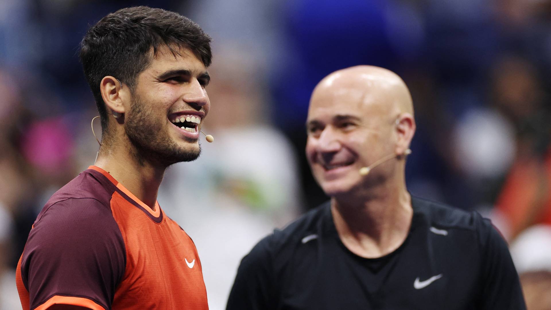 لاعب التنس الاسباني كارلوس ألكاراز وأسطورة التنس الأمريكي السابق أندريه أجاسي