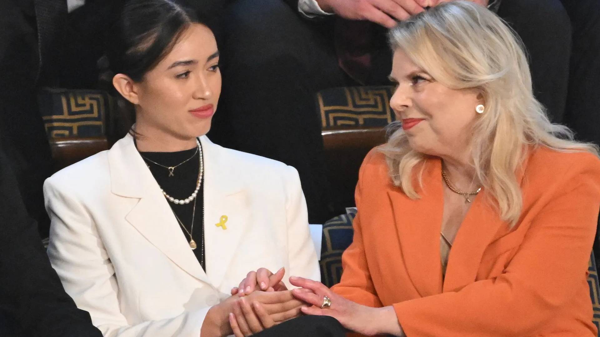 سارة نتنياهو والمحتجزة المفرج عنها نوعا أرغماني خلال تواجدهما في الكونغرس الأمريكي