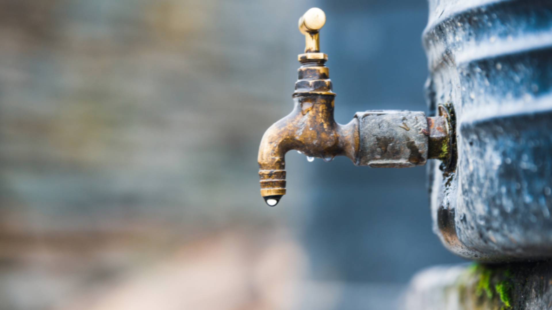 أردنيون في عمان يشكون من ضعف ضخ المياه والوزارة تتابع