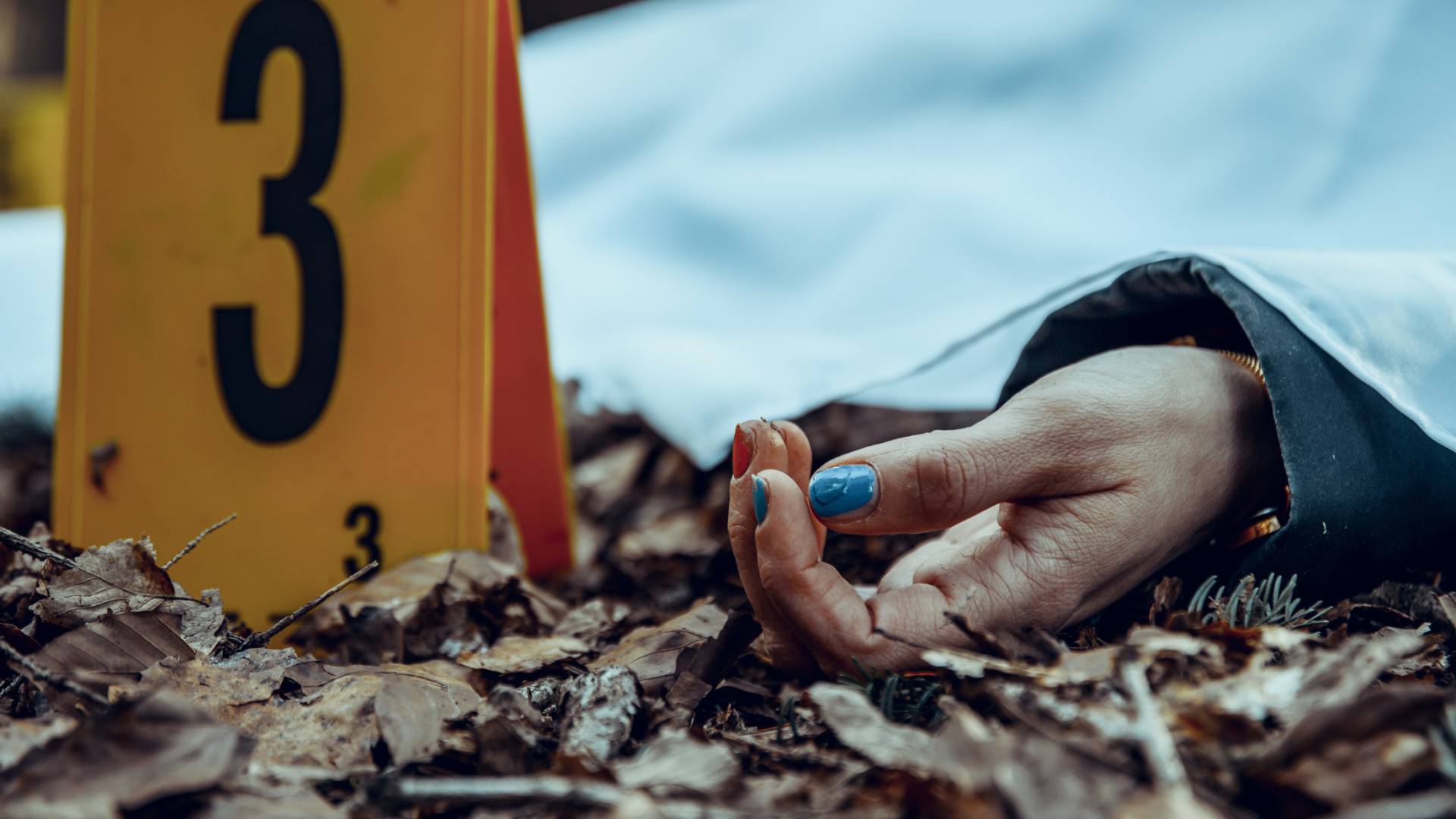 جثة هامدة لسيدة