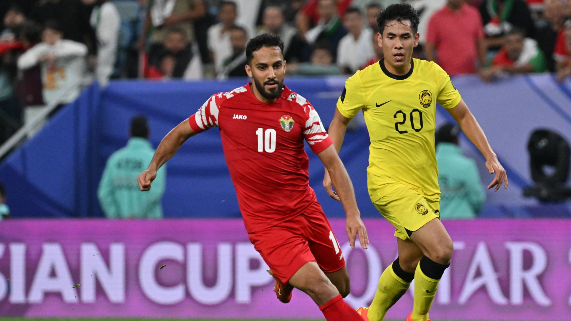 لاعب المنتخب الوطني موسى التعمري من مباراة سابقة