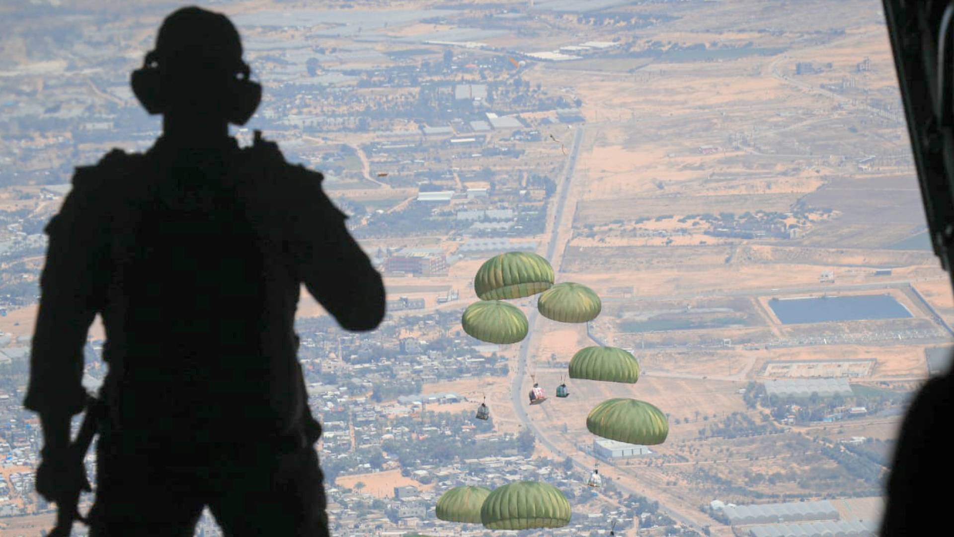 إنزال مساعدات على قطاع غزة