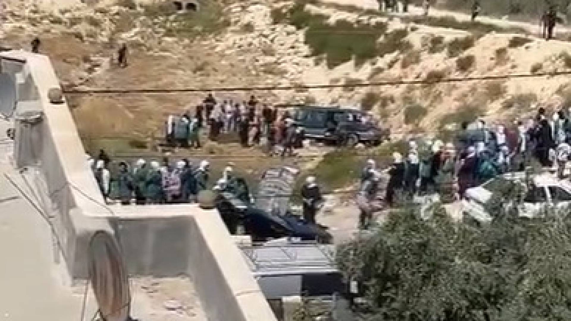 حادث باص صغير ينقل الطلاب