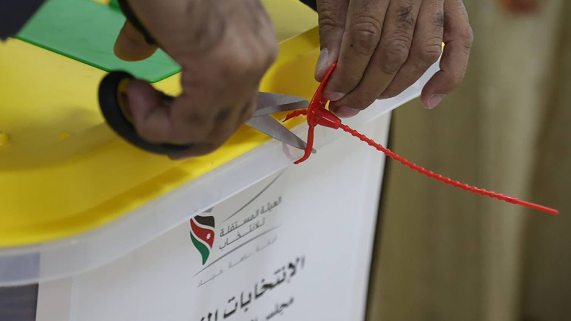 صورة تظهر صندوق اقتراع