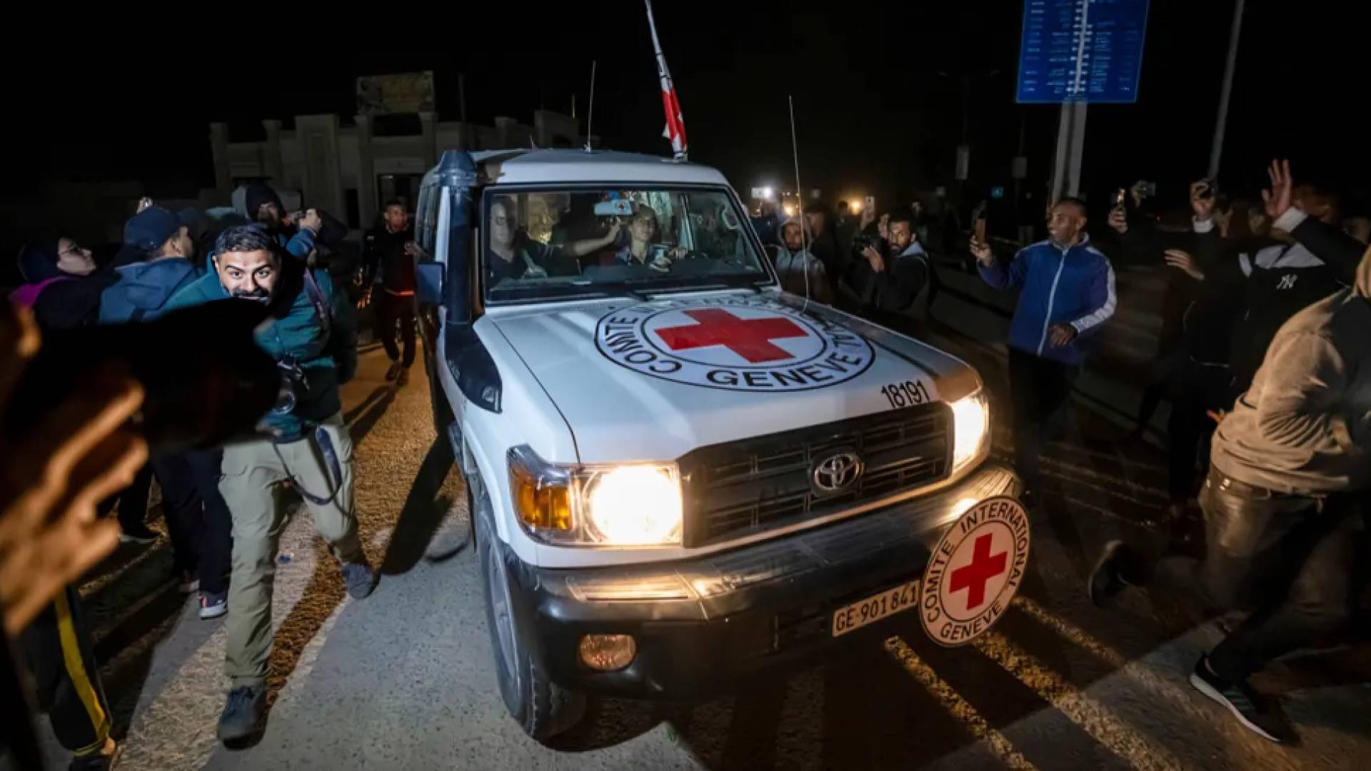 صورة تعبر عن صفقة تبادل سابقة