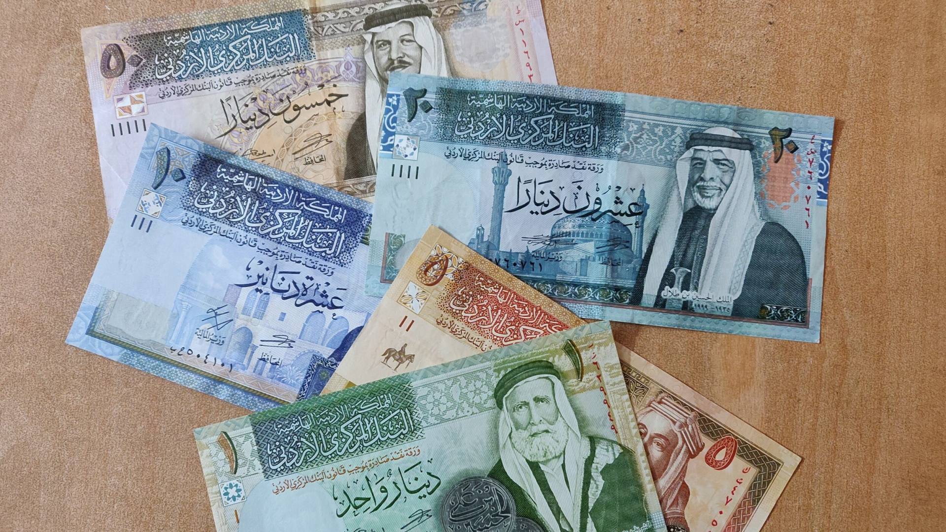 منتدى الاستراتيجيات: ازدياد قيمة حوالات المغتربين ترفع سعر الصرف الحقيقي الفعال للدينار
