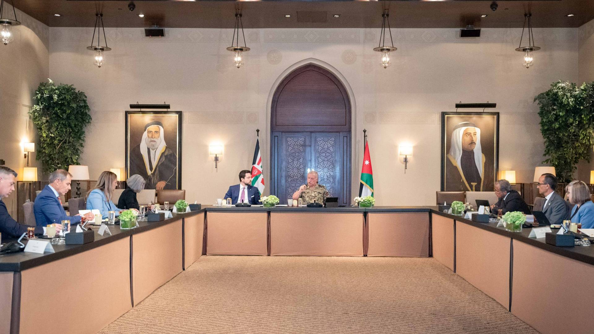 الملك يحذر من خطورة تطورات الأوضاع بالضفة الغربية