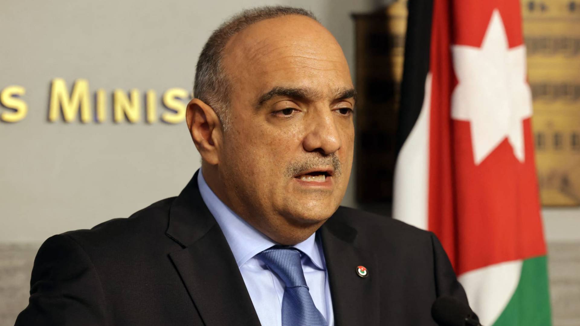 أيلول ساخن سياسيا في الأردن.. حكومة جديدة أم استمرار الخصاونة؟