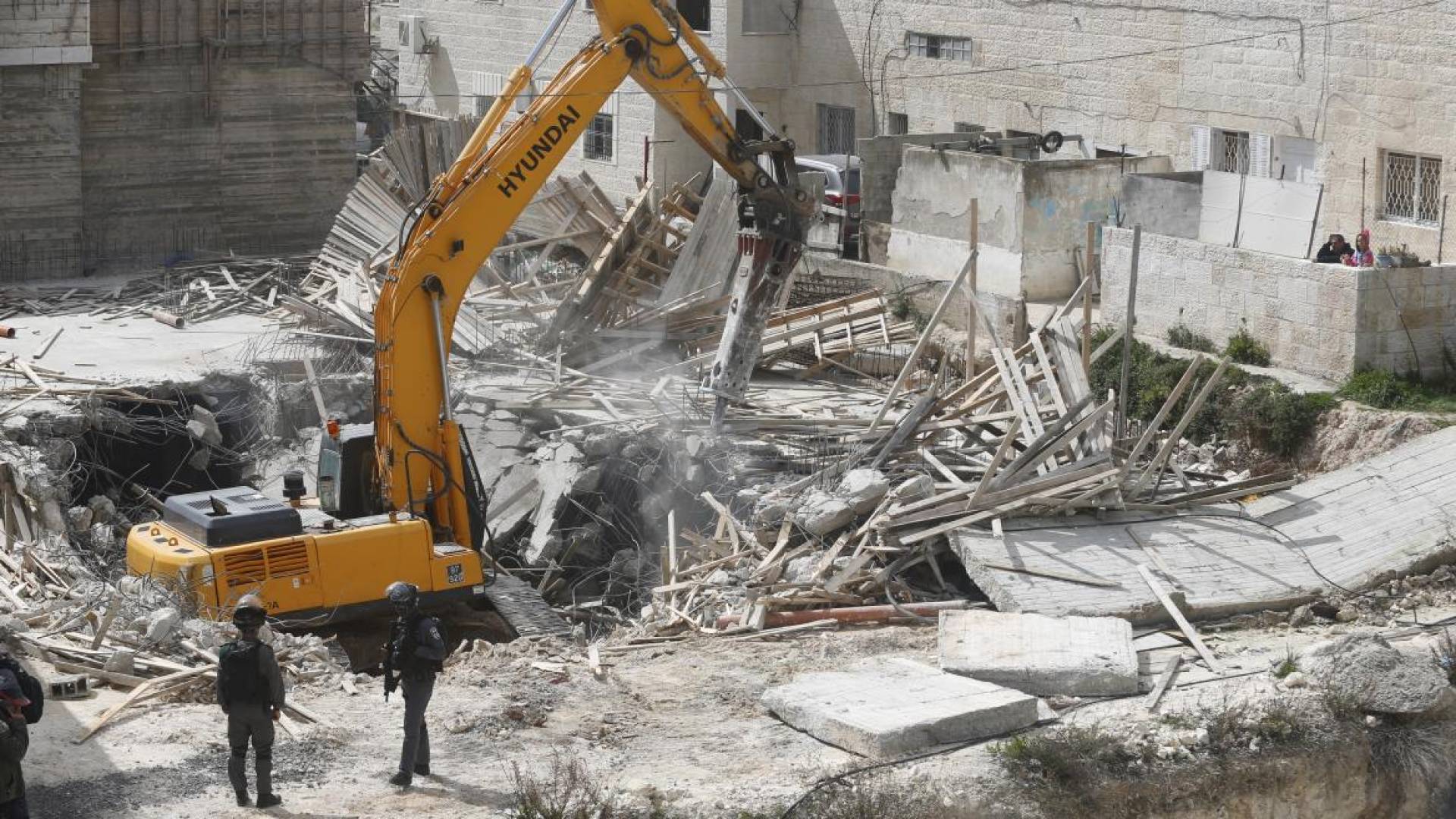 هدم أكثر من 37 منشأة في القدس و7692 مستوطنا اقتحموا الأقصى خلال آب
