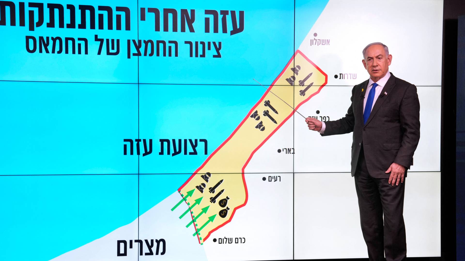 رئيس وزراء الاحتلال الإسرائيلي بنيامين نتنياهو يقف أمام خريطة قطاع غزة