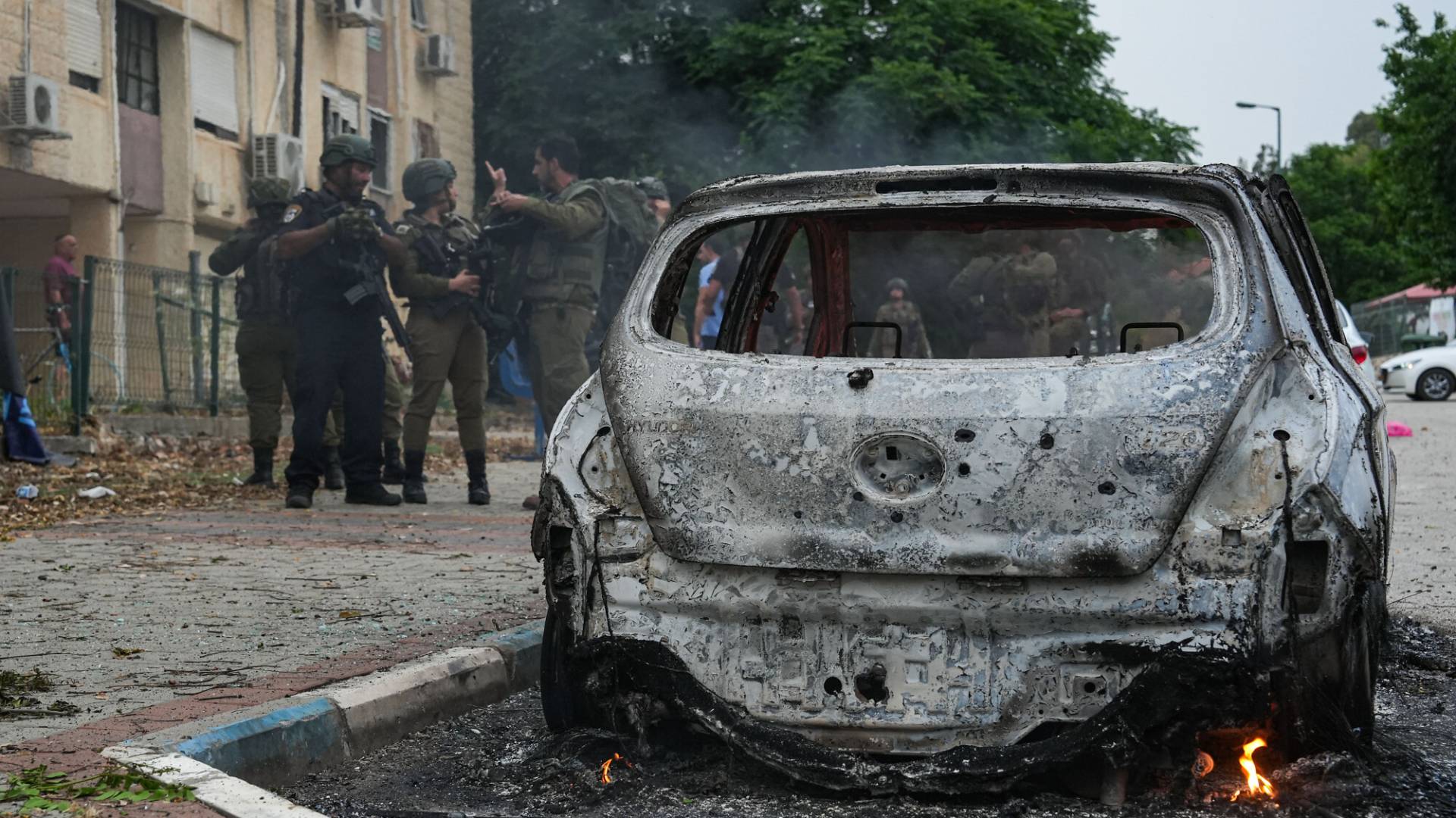 آثار صواريخ أطلقها حزب الله على كريات شمونة - أرشيفية