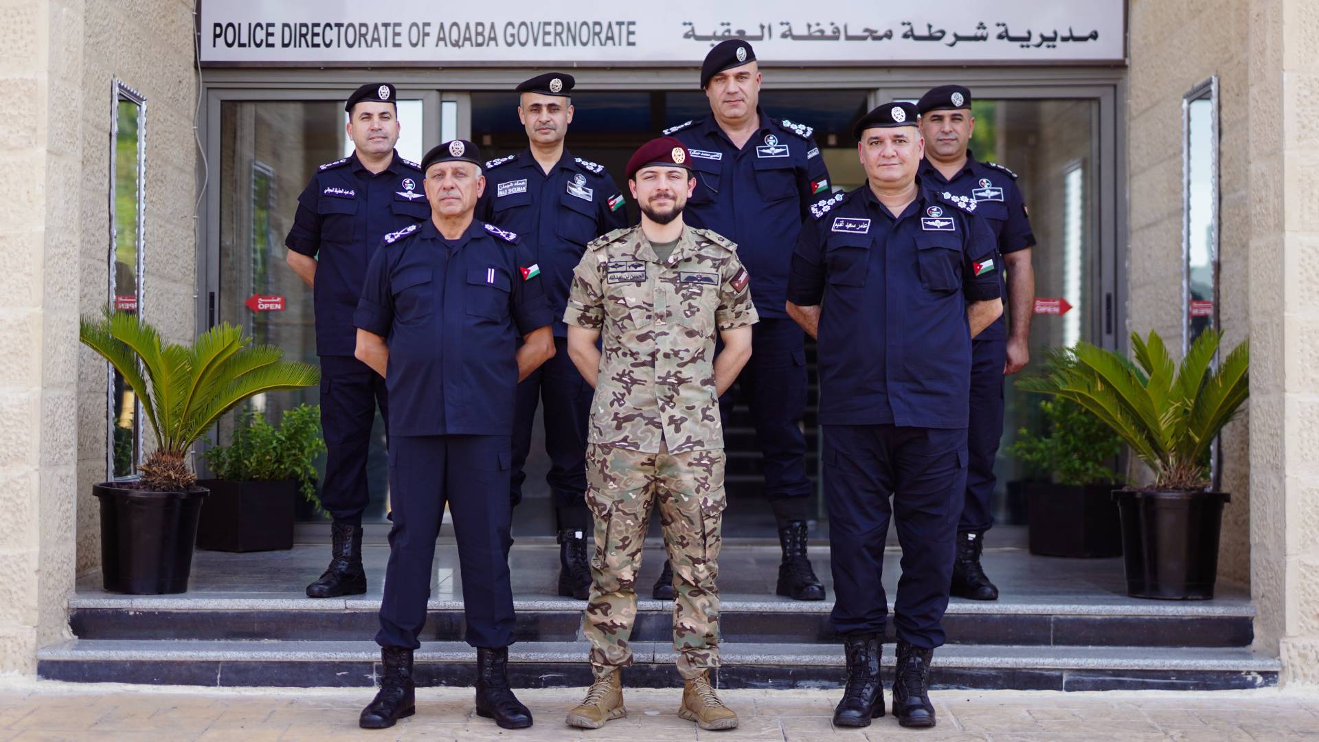 ولي العهد خلال زيارته مديرية شرطة محافظة العقبة