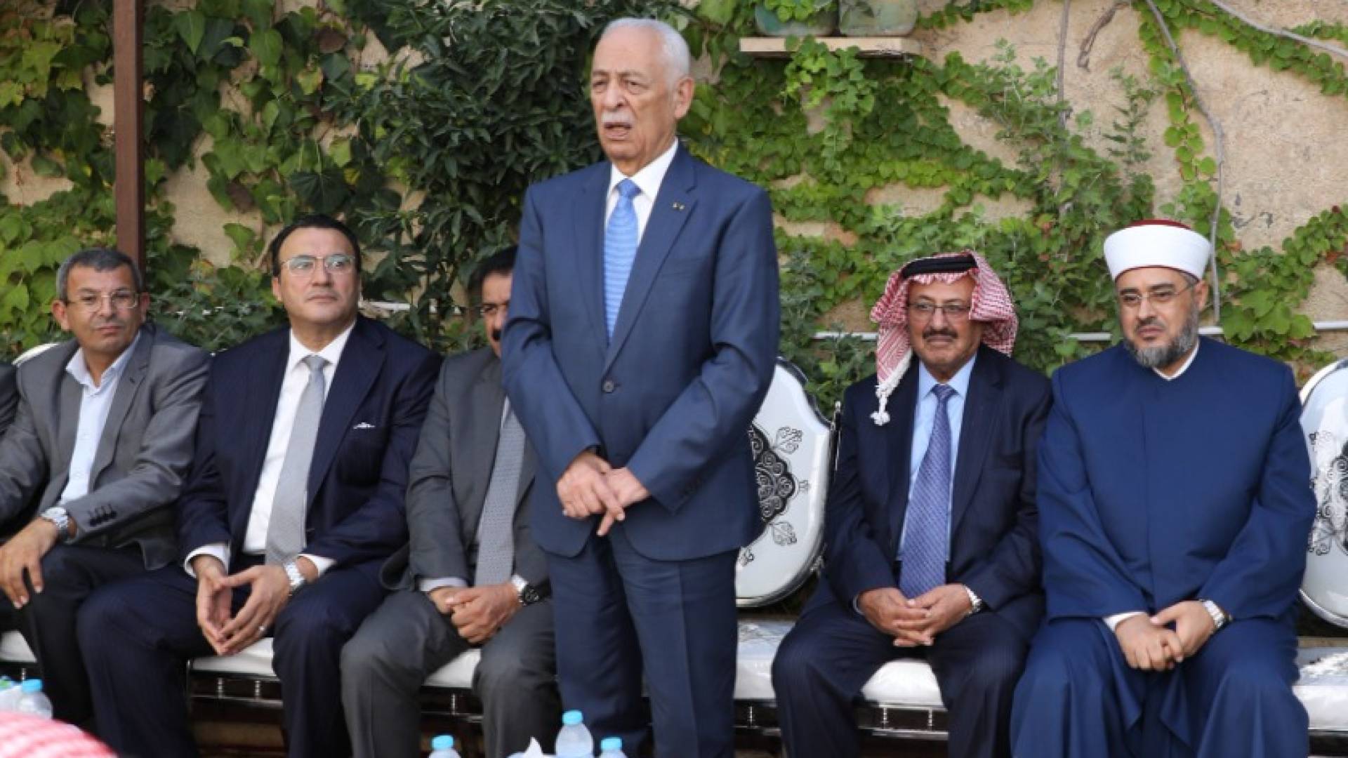 مندوبا عن الملك وولي العهد.... العيسوي يعزي عشيرة الغزو وآل قناش