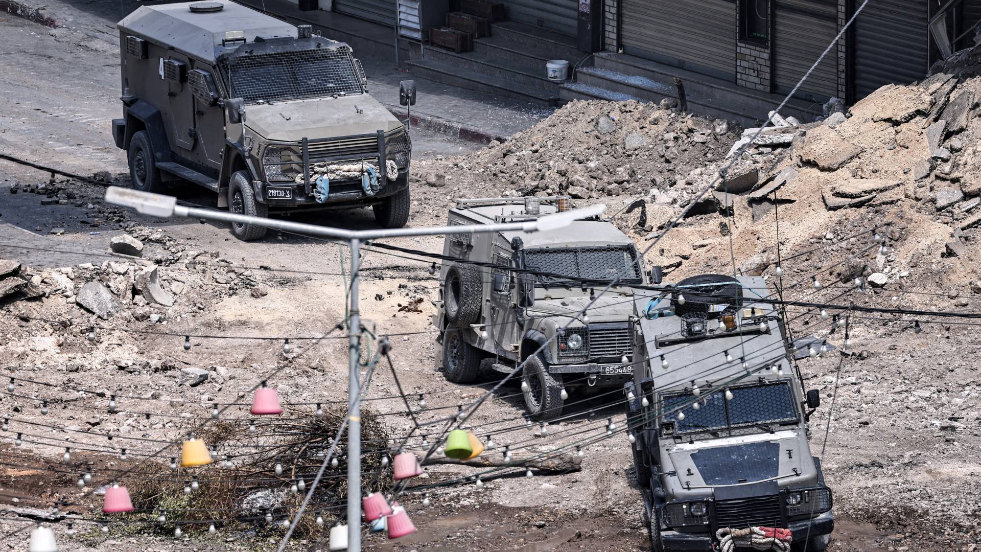 توغل مركبات الاحتلال وسط جنين بالضفة الغربية