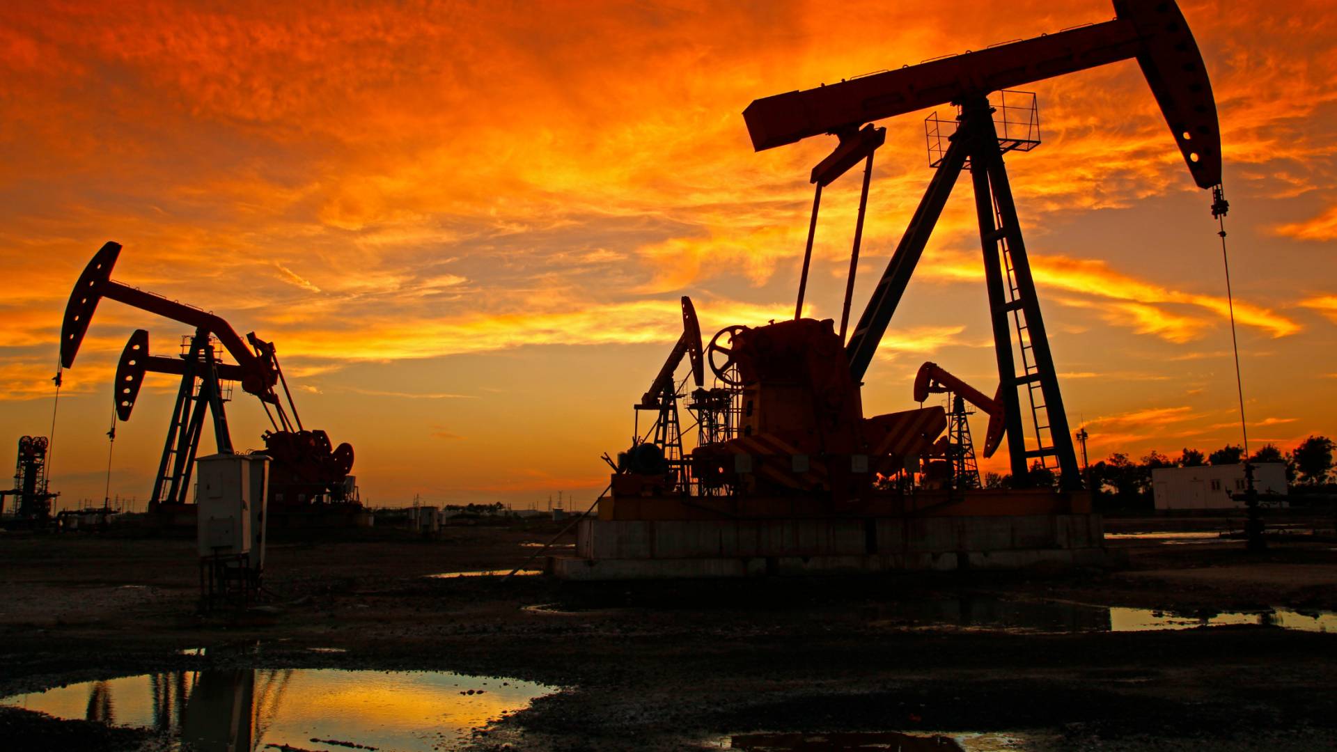 صورة تعبر عن حقل نفطي