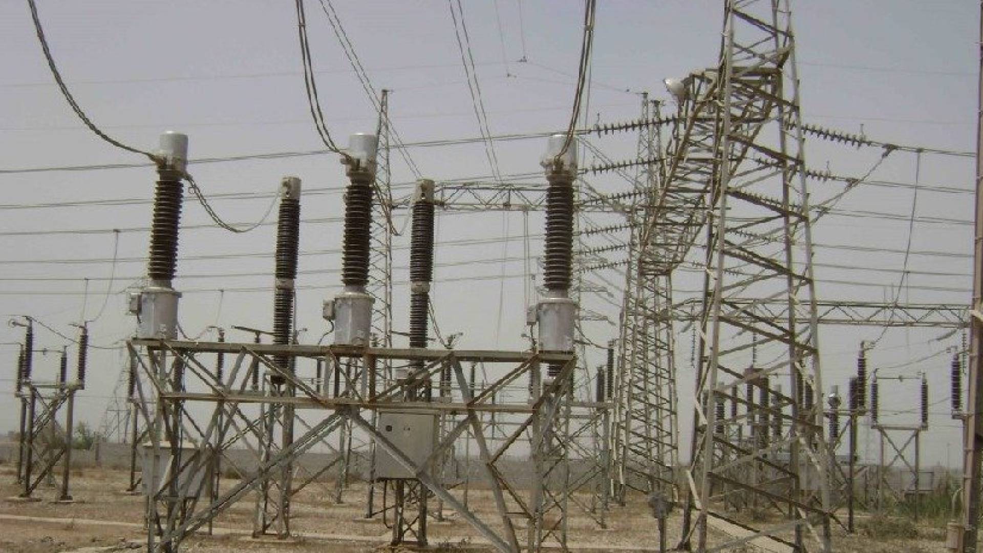 فصل التيار الكهربائي عن مناطق في الأردن الأحد