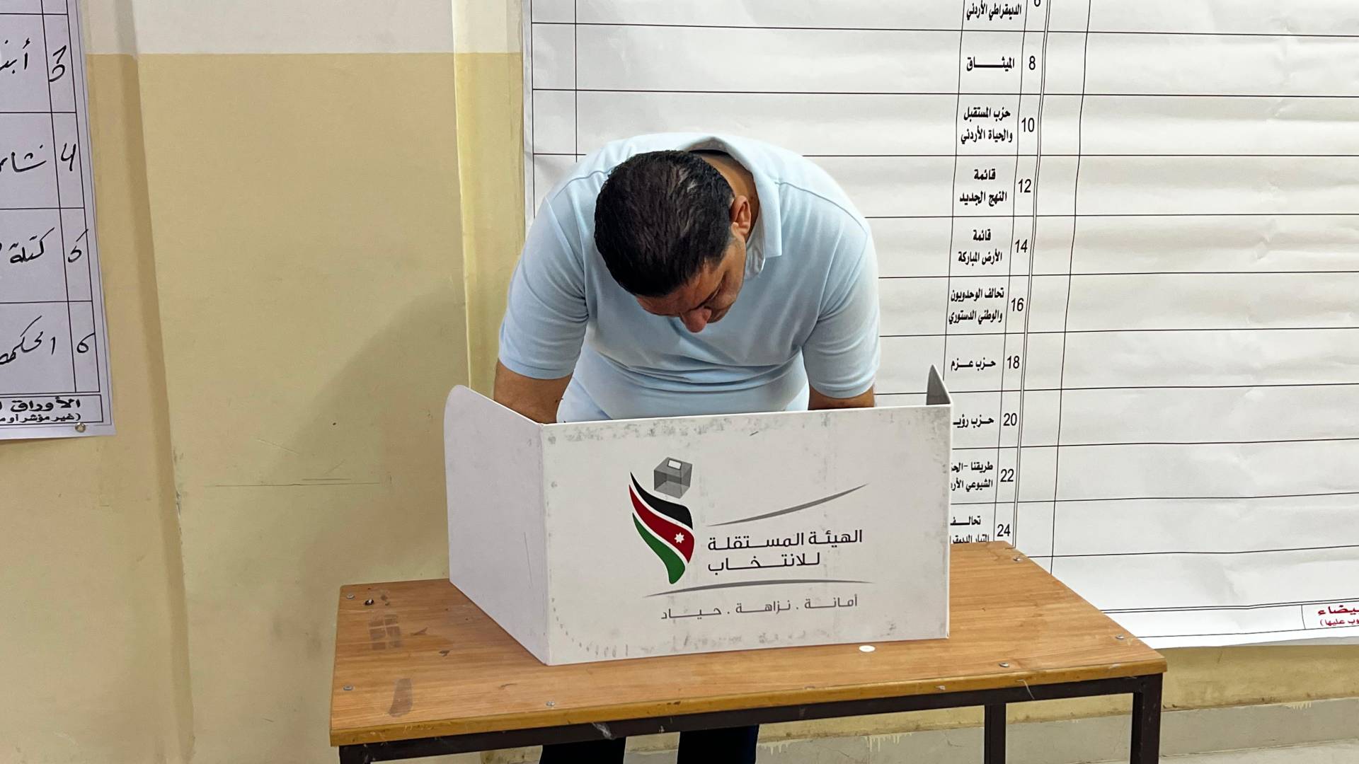 فتح صناديق الاقتراع