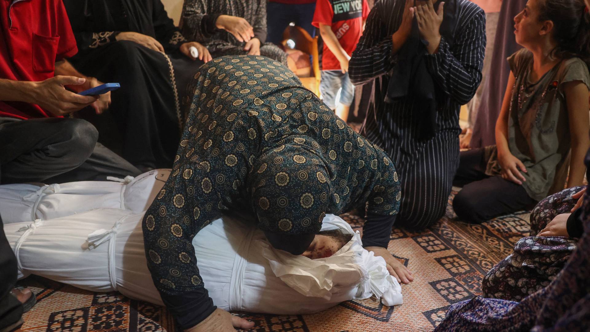 الاحتلال يواصل عدوانه على غزة لليوم الـ340 مرتكبا مجزرة جديدة في خان يونس - فيديو