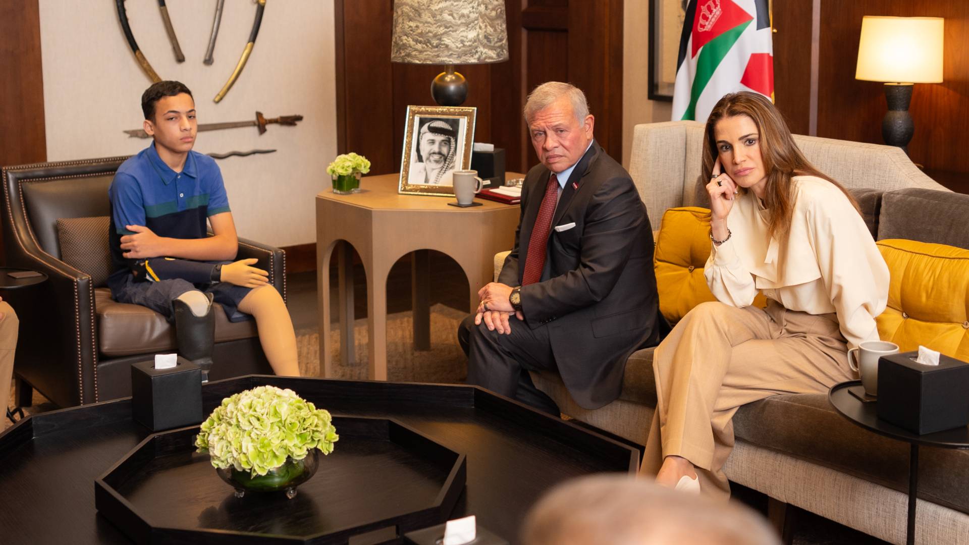 استقبال الملك عبدالله الثاني والملكة رانيا العبدالله الطفل يزن الحرازين