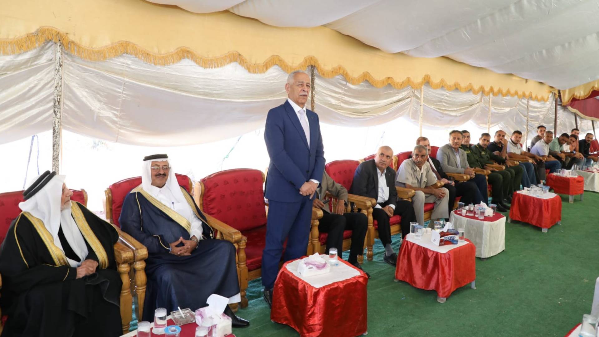 العيسوي يقدم واجب العزاء