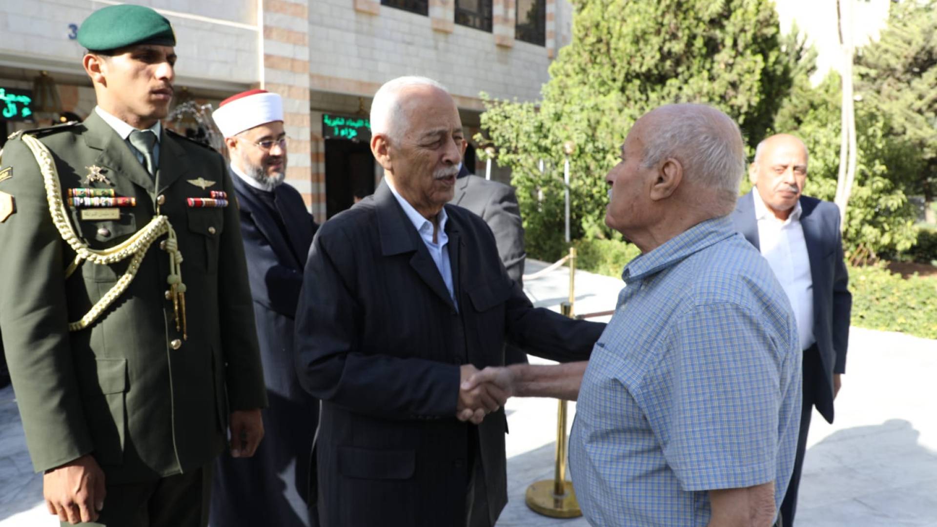 العيسوي يقدم واجب العزاء لعشيرة الخصاونة/ آل الناصر