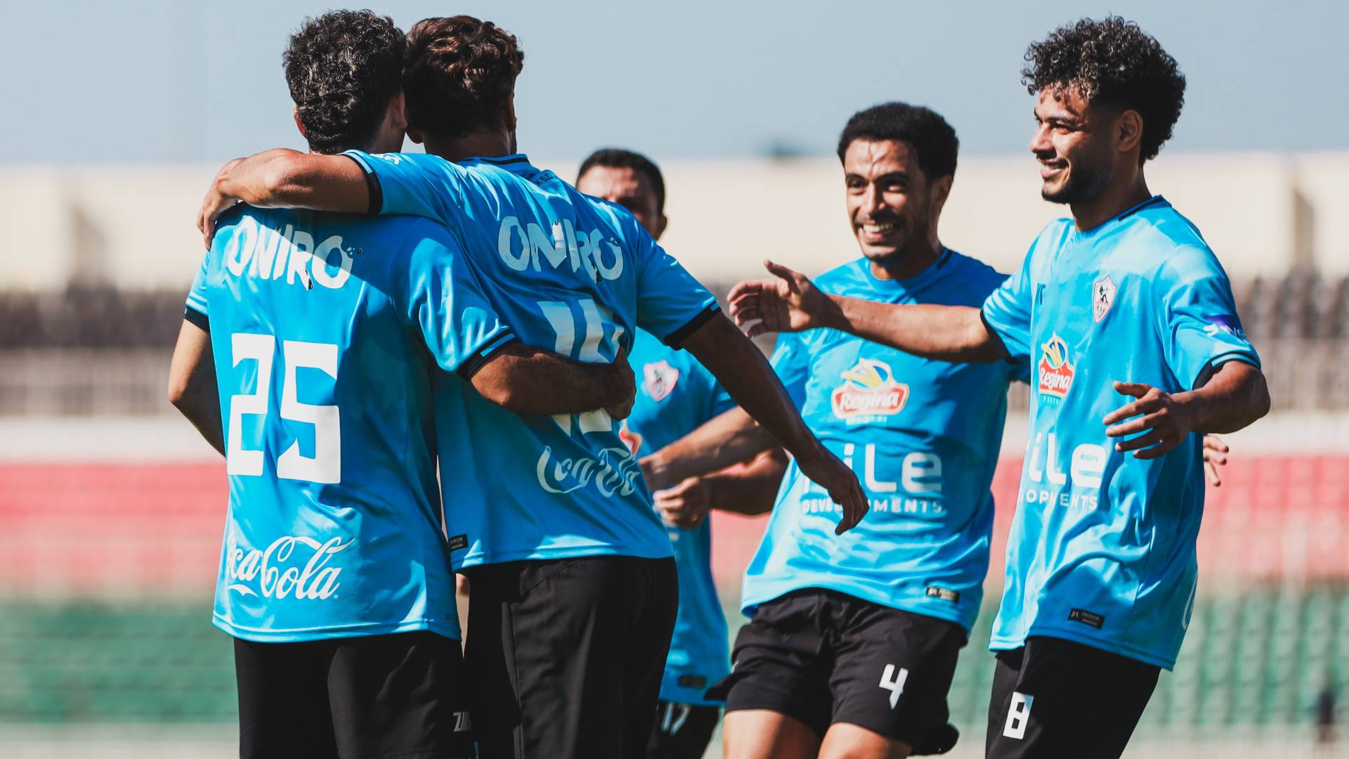 لاعبو الزمالك يحتفلون بهدف