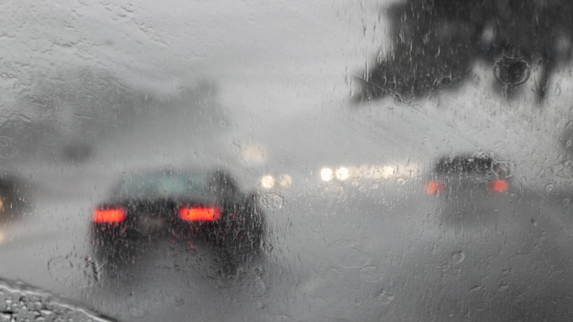 صورة تظهر زخات مطرية