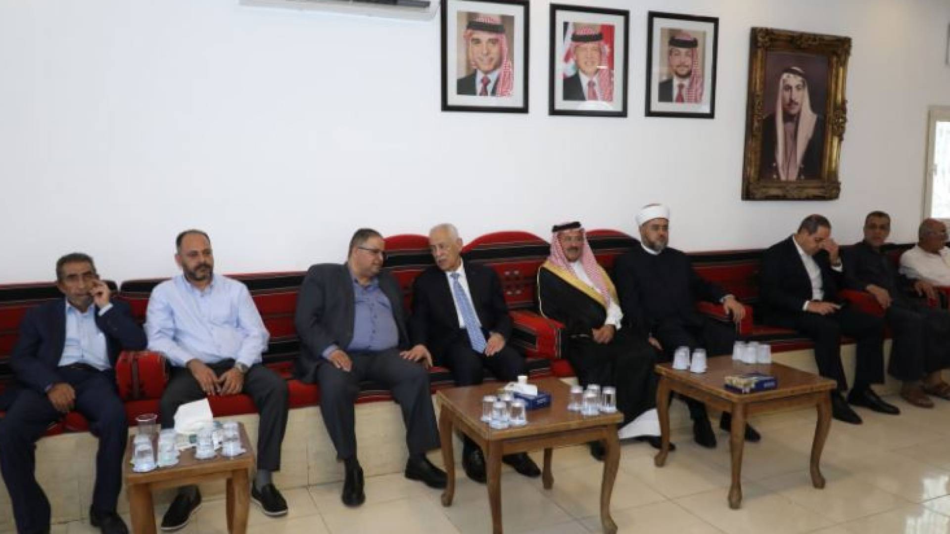 العيسوي يعزي عشيرة الحنيطي وآل السمكري