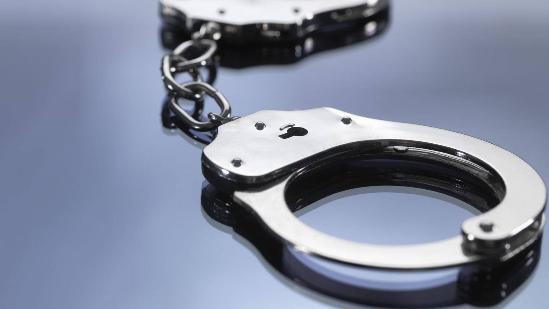 أصفاد - تعبيرية