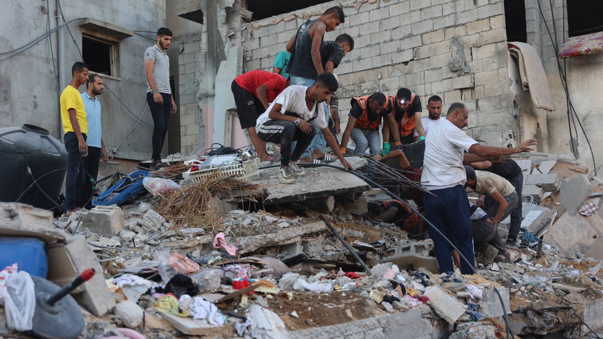 فلسطين.. الفريق الوطني لإعداد خطة إعمار غزة يباشر عمله