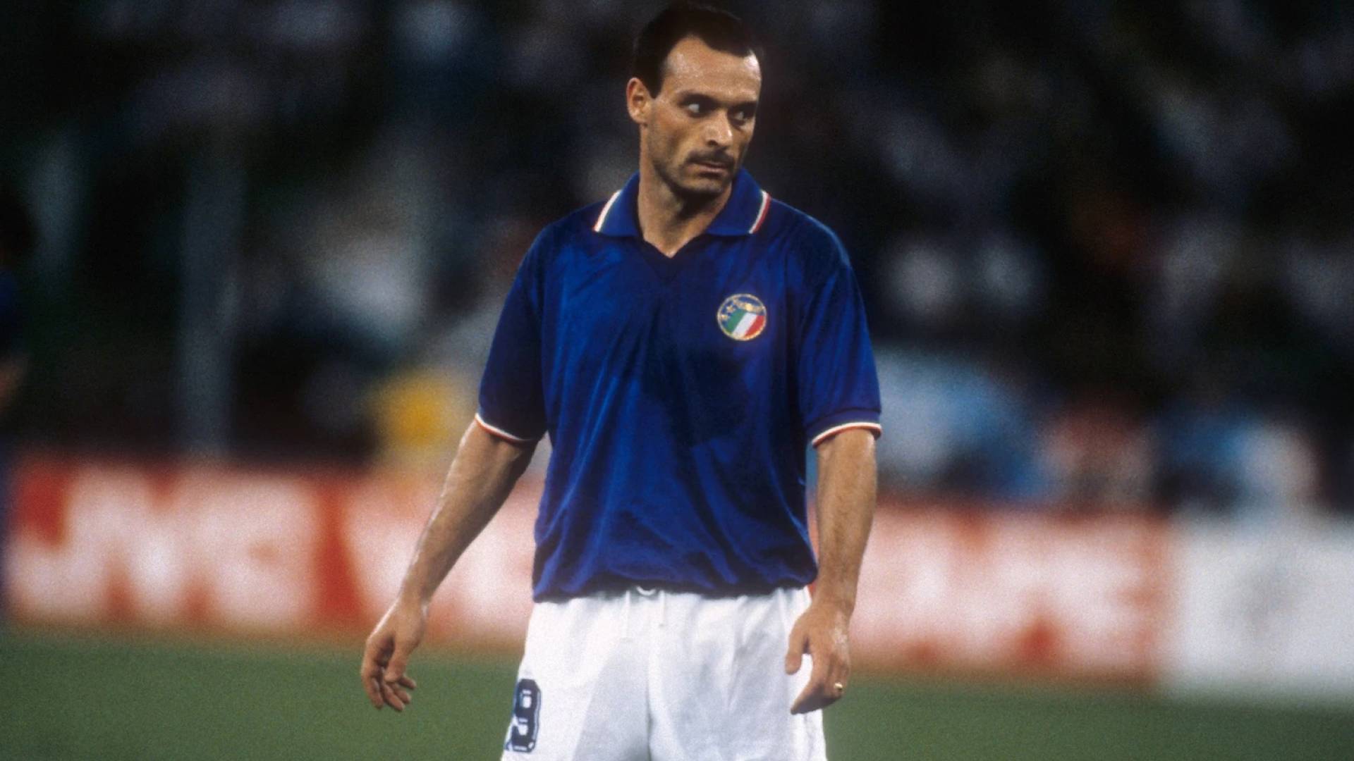 اللاعب الإيطالي سالفاتوري سكيلاتشي