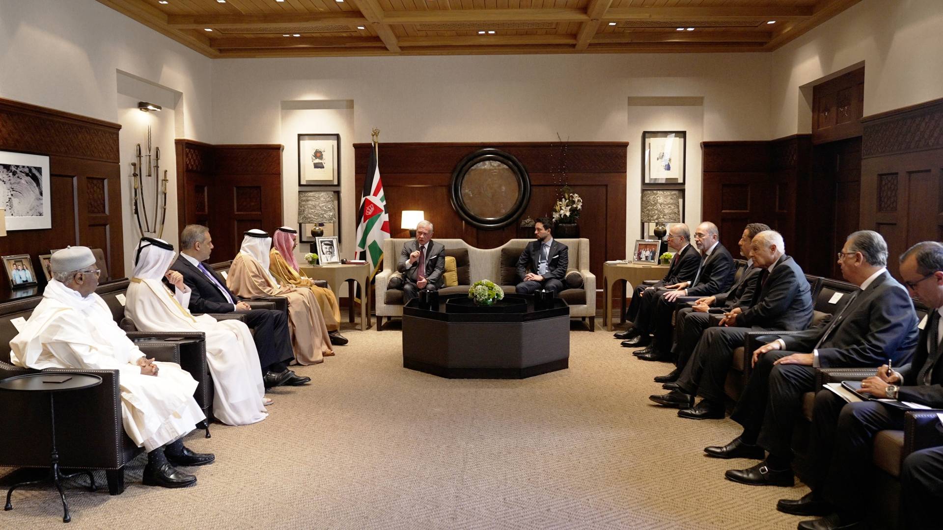 جلالة الملك ووفد اللجنة الوزارية العربية الإسلامية المكلفة بالتحرك الدولي لوقف الحرب على غزة