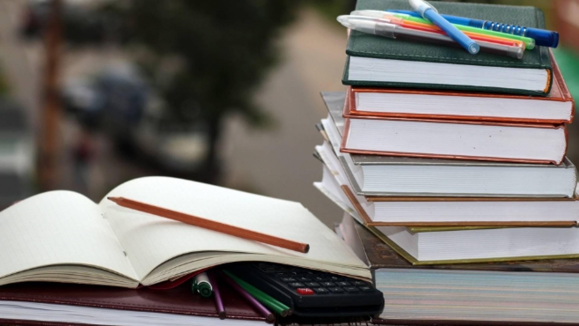 كتب - تعبيرية